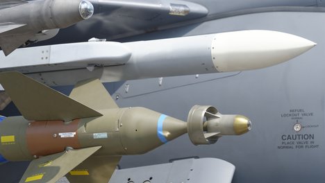 missile-1143116_1920.jpg