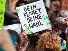 Das Foto zeigt eine Demosnstration für Klimagerechtigkeit