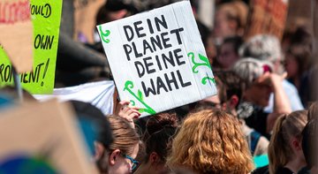 Das Foto zeigt eine Demosnstration für Klimagerechtigkeit