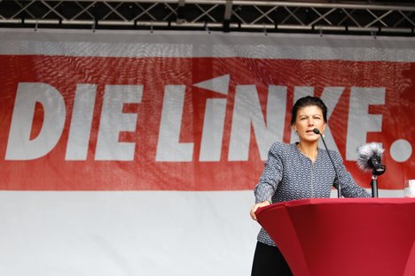 Das Foto zeigt Sahra Wagenknecht bei einer Rede.
