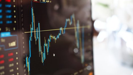 Foto: Pixabay Das Foto zeigt einen Börsenkurs auf einem Monitor.