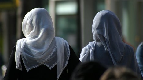 women-608949_1920.jpg