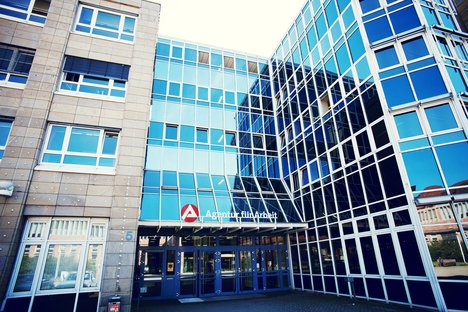 Der Arbeitsmarkt NRW ist weiterhin tief gespalten, sagt Jürgen Aust, der arbeitsmarktpolitische  Sprecher im Landesvorstand DIE LINKE.NRW. 