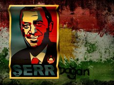 LINKE NRW Bild zu PM Protest gegen Erdogan Das Foto zeigt ein Plakat von Erdogan, auf dem Serr für Böse steht. Neben dem Plakat steht dogan. Ein Wortspiel, das aus dem Namen des türkischen Präsidenten Böserdogan macht.