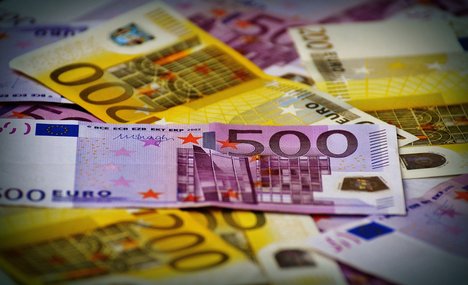 Auf dem Foto sind verschiedene Euro-Geldscheine abgebildet. 