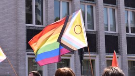 Dekoratives Bild zur Pressemitteilung von DIE LINKE NRW anlässlich des des Internationalen Tages gegen Homo-, Bi-, Inter- und Transphobie (IDAHOBIT).