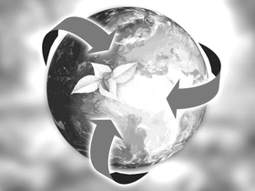 Das Foto zeigt einen Globus in schwarz-weiß, um ihn ist das Recyclingsymbol gelegt, auf dem Globus sprießt ein zartes grünes Pflänzchen.