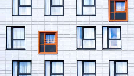 Das Foto zur Pressemitteilung der Linken NRW zeigt eine Hausfassade