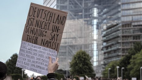 Das Foto zeigt eine Demonstration der Black Lives Matter-Bewegung in Deutschland.