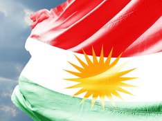 Das Foto zu einem Demoaufruf der Linken NRW zeigt die Flagge Kurdistans.
