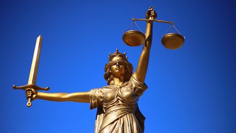 Das Symbolfoto zeigt die Justizia. 
