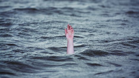 drowning-2049247_1920.jpg